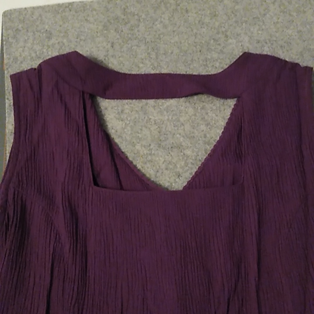 Women's dress - Picture 2 of 3